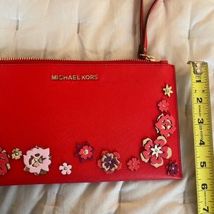 MICHAEL KORS WRISTLET. Bright Red